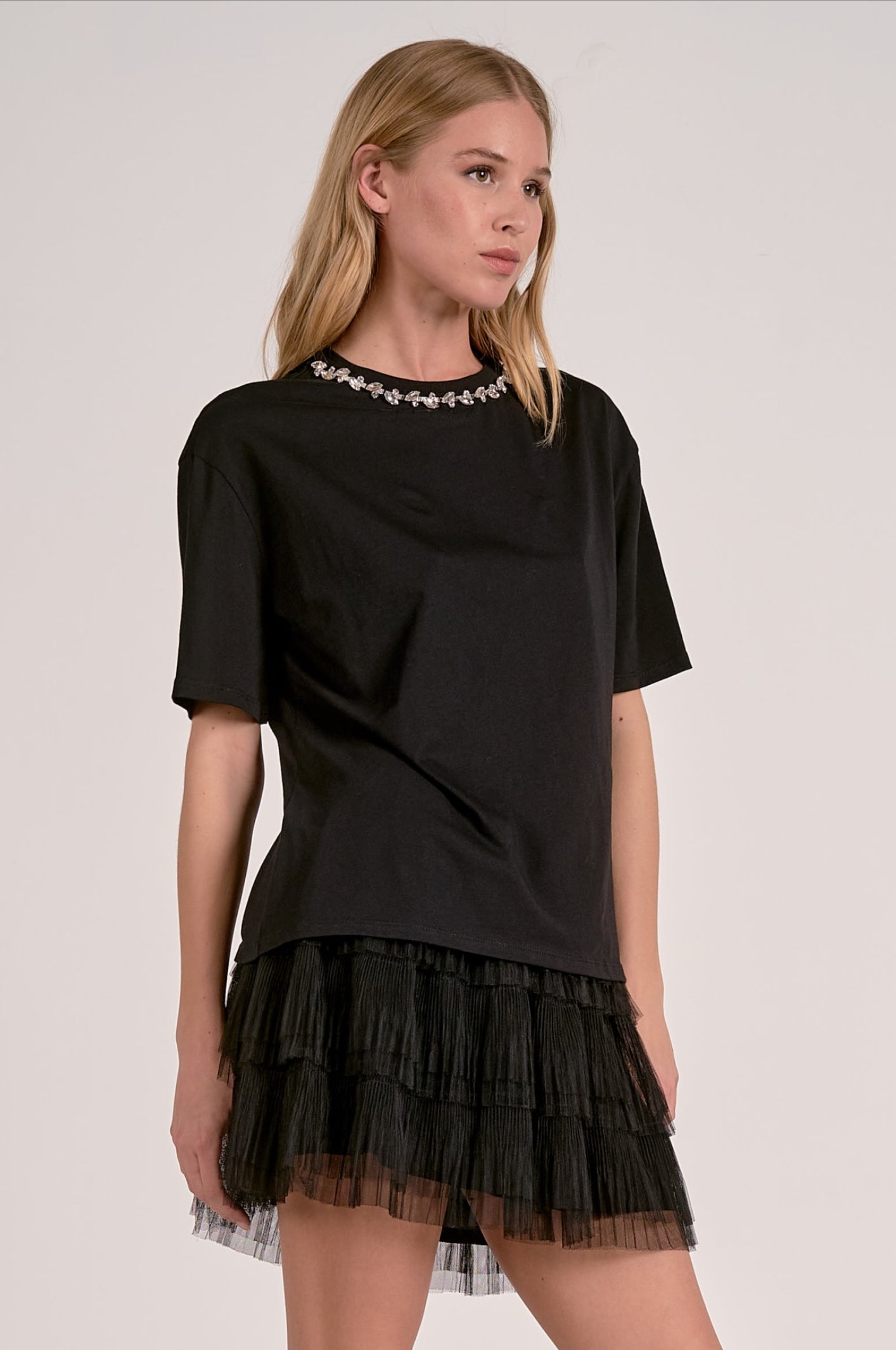 TOP TEE NECK EMBELLISH BLACK